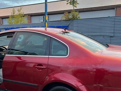 Gebraucht VW Passat 115 PS (84 kW) 2004 Rot Limousine