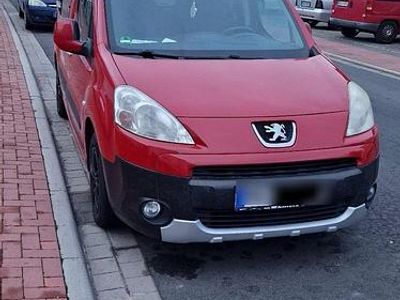 Gebraucht Peugeot TePee 112 PS (82 kW) 2011 Rot Kombi