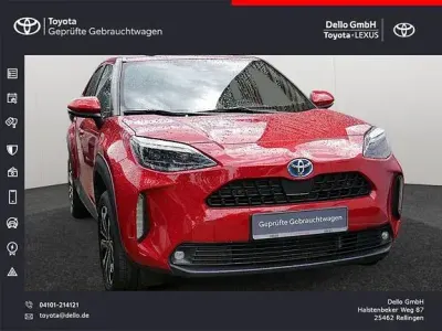 Gebraucht Toyota Yaris Connect Style 116 PS (85 kW) 2022 Karminarot metallic Kleinwagen