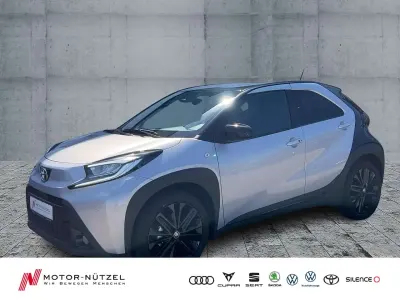 Neu Toyota Aygo X Edition 72 PS (52 kW) 2025 Light purple (9ae)/ black mica SUV