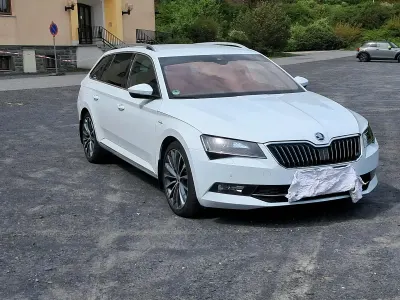 Używany Skoda Superb LAURIN & KLEMENT 190 KM (139 kW) 2019 Biały Kombi