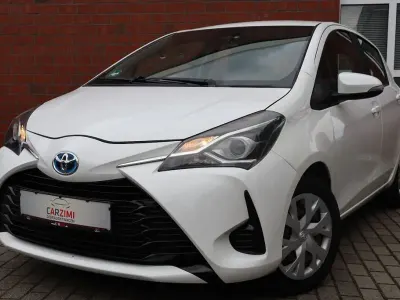 Gebraucht Toyota Yaris Hybrid Business Edition 75 PS (55 kW) 2020 Weiß Limousine