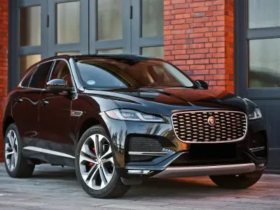 Gebraucht Jaguar F-Pace 249 PS (183 kW) 2022 Schwarz SUV