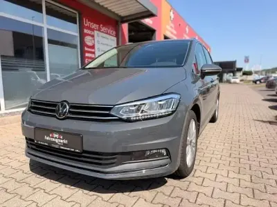 Gebraucht VW Touran Highline 150 PS (110 kW) 2023 Delfingrau metallic Van / Kleinbus