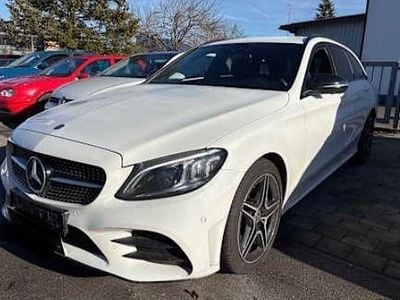 Weiß Gebraucht 2020 Mercedes C300 AMG line Limousine | 29.990 € (Guter Preis)
