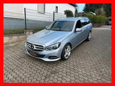 Usado Mercedes E220 170 CV (125 kW) 2013 Plateado Familiar