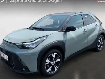 Neu Toyota Aygo X 116 PS (85 kW) 2026 Grün SUV
