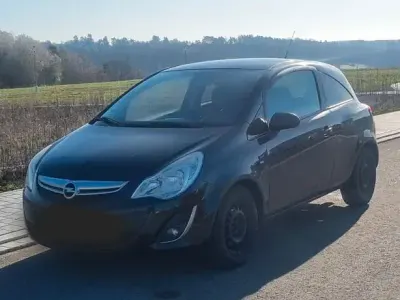 Używany Opel Corsa 87 KM (63 kW) 2011 Czarny Hatchback