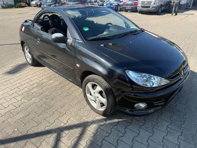 Gebraucht Peugeot 206 CC Roland Garros 109 PS (80 kW) 2004 Schwarz Cabrio