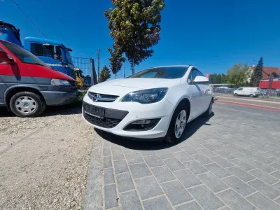 Usado Opel Astra Style 120 HP (88 kW) 2016 Branco Carrinha