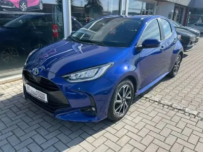 Gebraucht Toyota Yaris Hybrid Team 116 PS (85 kW) 2023 Nachtblau met. Limousine