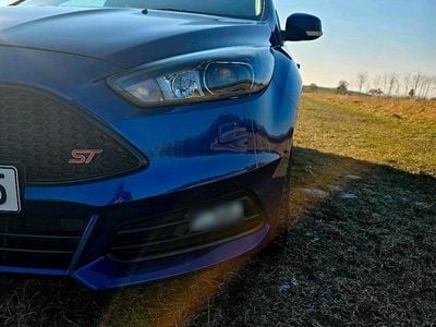 Usata Ford Focus ST 250 CV (183 kW) 2015 Blu Station wagon