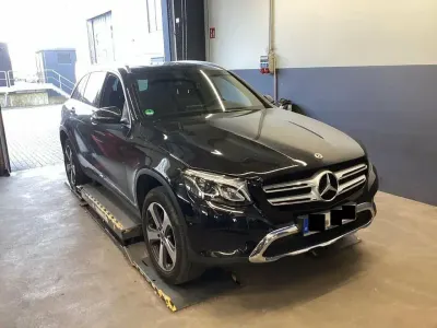 Używany Mercedes GLC220 Exclusive 170 KM (125 kW) 2018 Czarny SUV