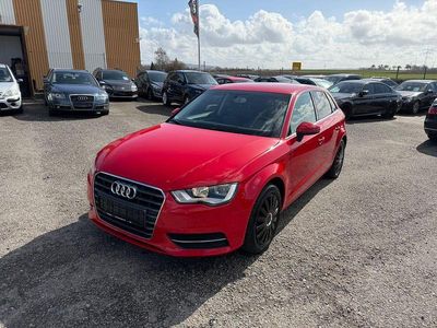 Gebraucht Audi A3 Ambiente 150 PS (110 kW) 2014 Rot Limousine