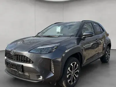 Neu Toyota Yaris Cross 130 PS (95 kW) 2026 Grau SUV