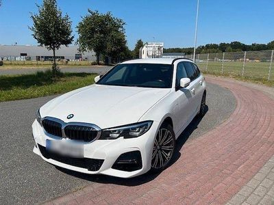 BMW 330e