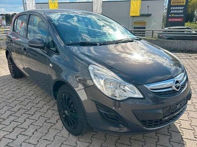 Grau Gebraucht 2013 Opel Corsa Selection Limousine | 3.999 € (Guter Preis)