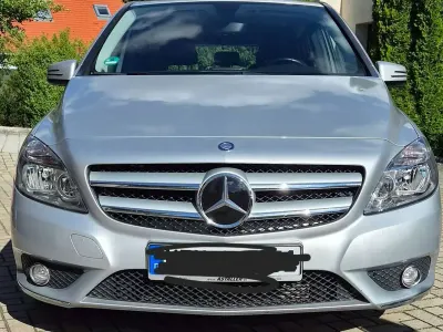 Gebraucht Mercedes B180 Sport Edition 116 PS (85 kW) 2013 Grau Kleinwagen