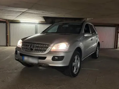 Gebraucht Mercedes ML320 224 PS (164 kW) 2007 Silber SUV