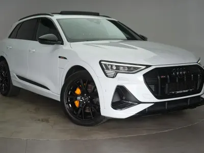 Gebraucht Audi e-tron Black Edition 300 kW (408 PS) 2023 Weiß SUV