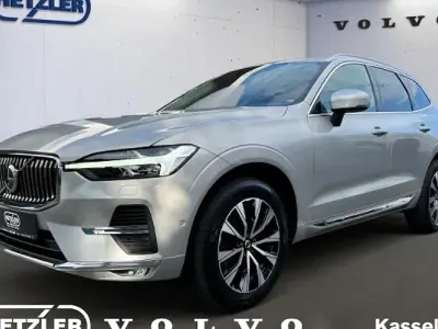 Gebraucht Volvo XC60 Plus 197 PS (144 kW) 2023 Silver dawn / metallic SUV