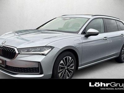 Gebraucht Skoda Superb Selection 150 PS (110 kW) 2025 Silber Kombi