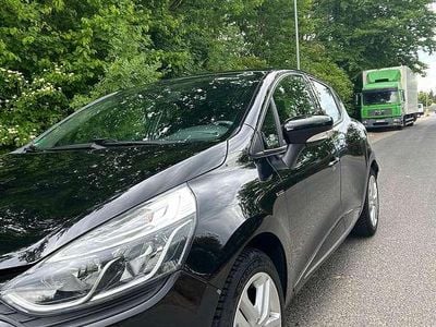 Gebraucht Renault Clio IV Collection 75 PS (55 kW) 2018 Schwarz Limousine