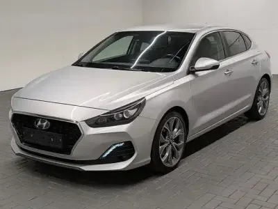Gebraucht Hyundai i30 Premium 140 PS (102 kW) 2019 Platinumsilbermet. Limousine