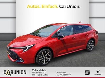 Neu Toyota Corolla 140 PS (102 kW) 2025 Karminarot (rot) Kombi
