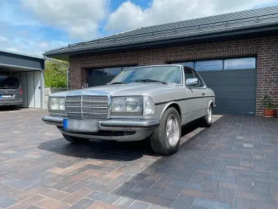 Gebraucht Mercedes 230 136 PS (100 kW) 1982 Silber Coupé