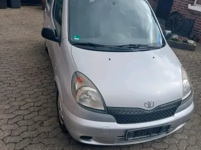 Gebraucht Toyota Yaris 75 PS (55 kW) 2002 Grau Kombi