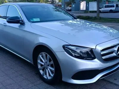 Gebraucht Mercedes E220 Avantgarde 194 PS (142 kW) 2016 Silber Limousine