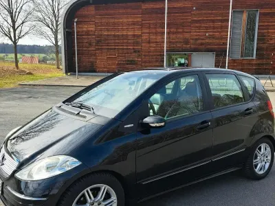 Second-hand Mercedes A180 109 CP (80 kW) 2008 Negru Hatchback