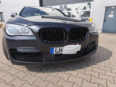Grau Gebraucht 2012 BMW 740 Limousine | 30.700 €