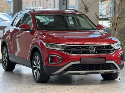 Gebraucht VW T-Roc Move 116 PS (85 kW) 2023 Rot metallic SUV