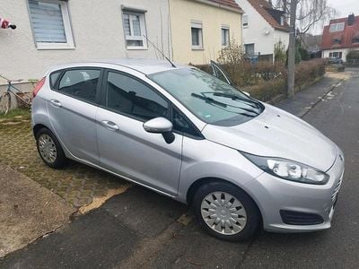 Silber Gebraucht 2015 Ford Fiesta Kleinwagen | 5.500 €