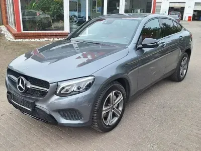 Używany Mercedes GLC250 211 KM (155 kW) 2018 Szary Coupe