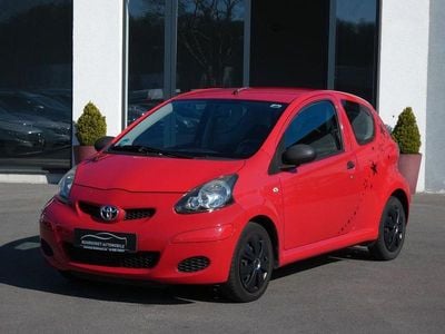 Gebraucht Toyota Aygo 68 PS (50 kW) 2009 Rot Kleinwagen