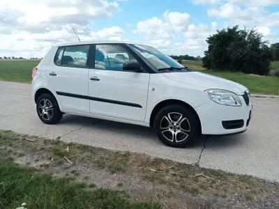 Gebraucht Skoda Fabia 60 PS (44 kW) 2009 Weiß Limousine