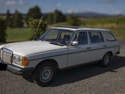 Gebraucht Mercedes 300 88 PS (64 kW) 1982 Weiß Kombi