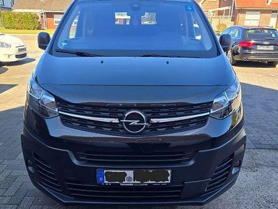 Second-hand Opel Vivaro 144 CP (105 kW) 2024 Negru Monovolum