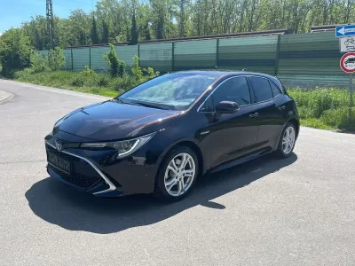 Używany Toyota Corolla Lounge 152 KM (111 kW) 2019 Brązowy Sedan/Limuzyna