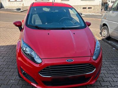 Second-hand Ford Fiesta 80 CP (58 kW) 2014 Roșu Hatchback