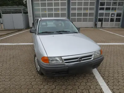 Gebraucht Opel Astra 60 PS (44 kW) 1993 Silber Coupé