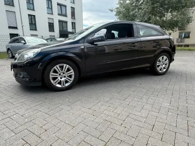 Używany Opel Astra GTC Catch Me 90 KM (66 kW) 2007 Czarny Coupe