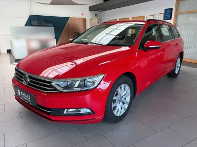 Gebraucht VW Passat Comfortline 120 PS (88 kW) 2019 Rot Kombi