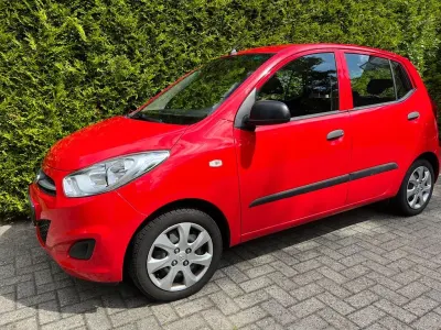 Gebraucht Hyundai i10 Edition 69 PS (50 kW) 2012 Rot Kleinwagen