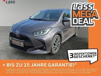Gebraucht Toyota Yaris Hybrid Club 125 PS (91 kW) 2020 Grau Kleinwagen