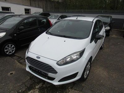 Gebraucht Ford Fiesta 80 PS (58 kW) 2014 Weiß Kleinwagen