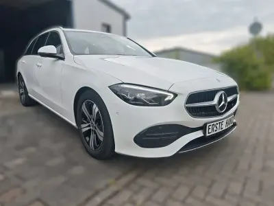 Gebraucht Mercedes C200 Avantgarde 163 PS (119 kW) 2023 Weiß Limousine